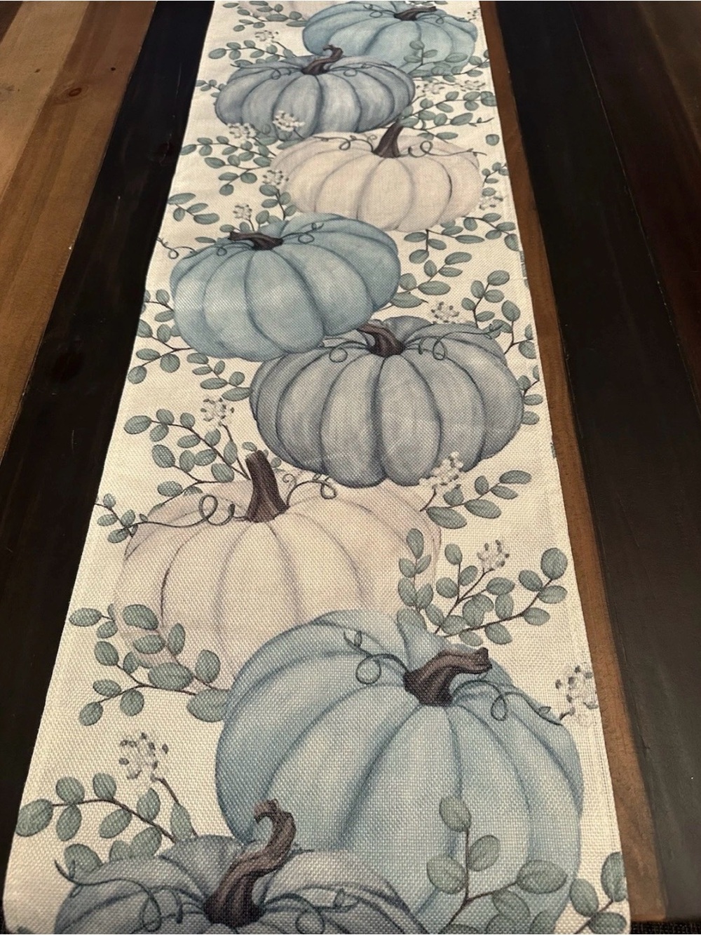 Blue and Cream Pumpkin Table Runner & 4 matching pillow cases